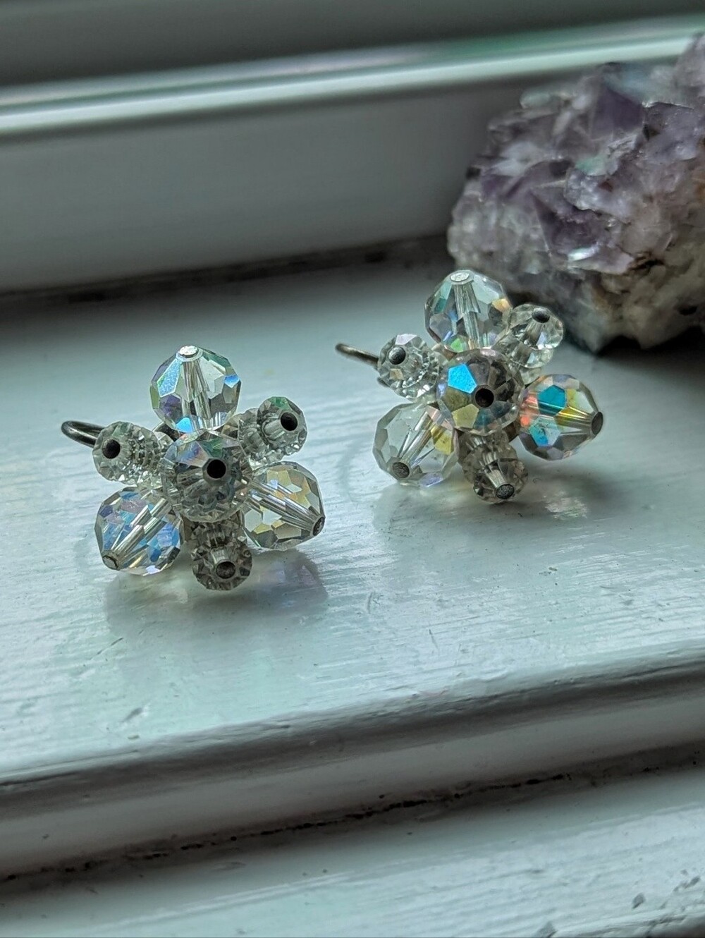 VINTAGE ⚜️ glass crystal aurora borealis cluster beaded clip on earrings